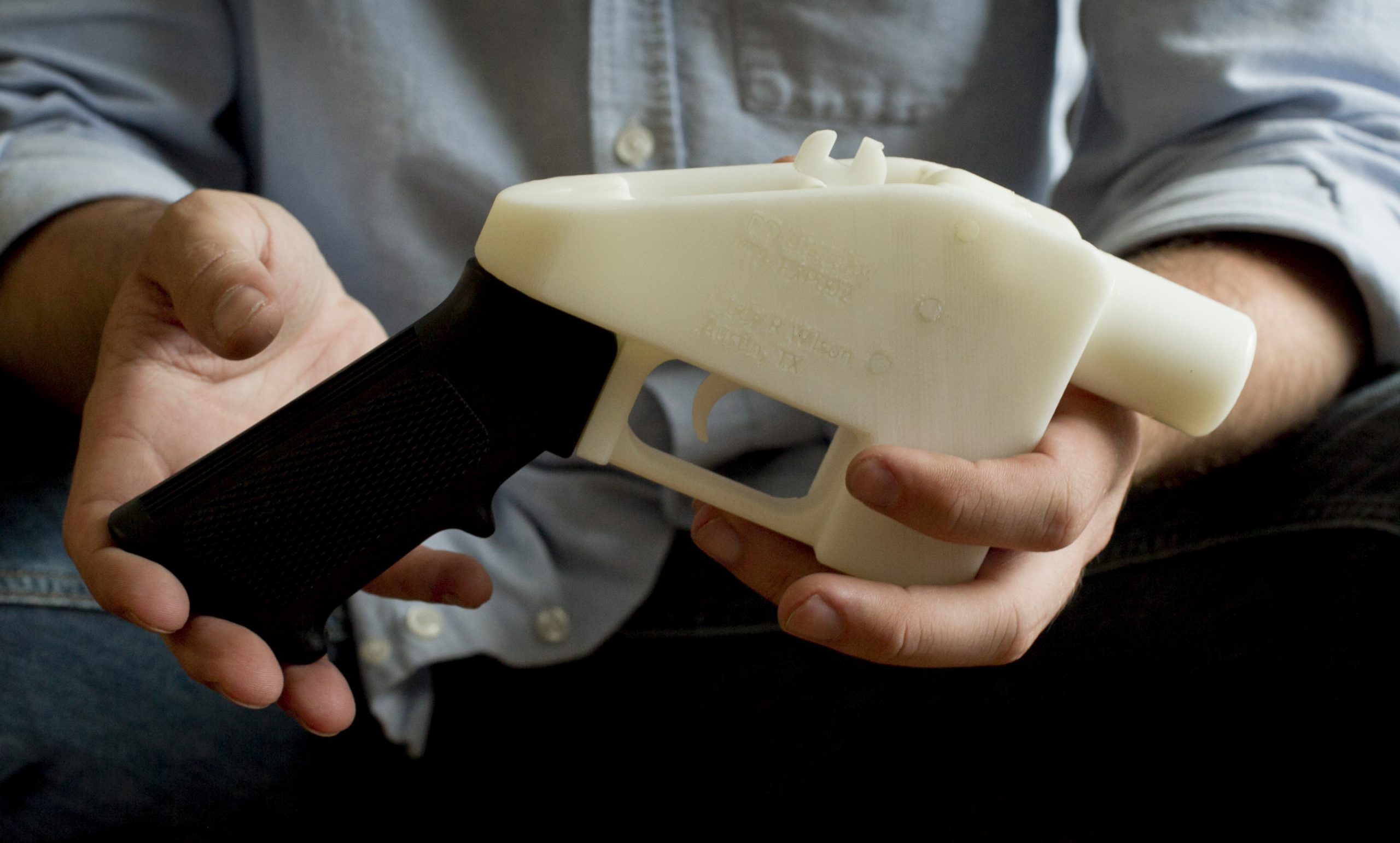 More than 1,000 people download plans to 3-D print AR-15-style guns