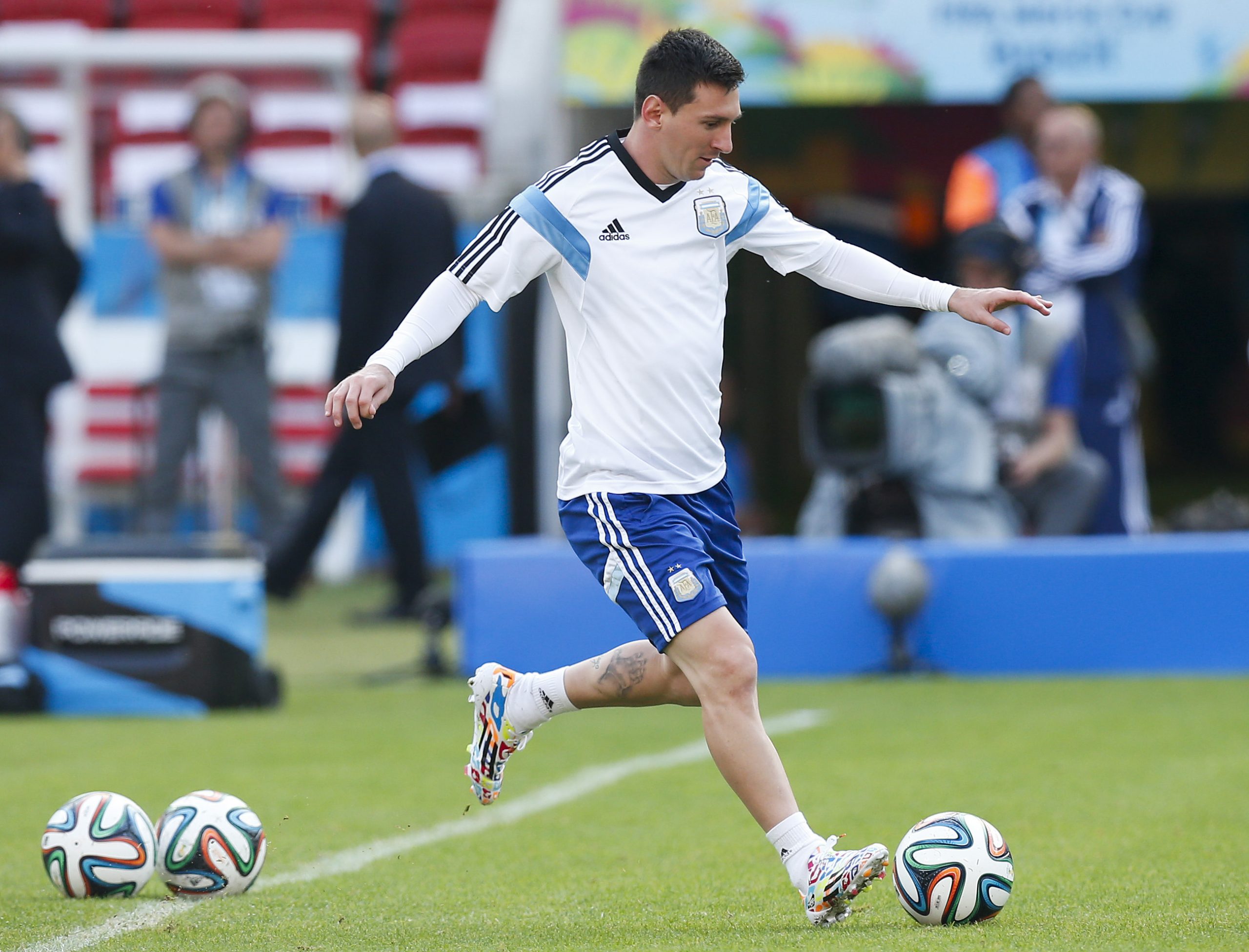 World Cup: 6 teams vying for 3 spots in 2nd round