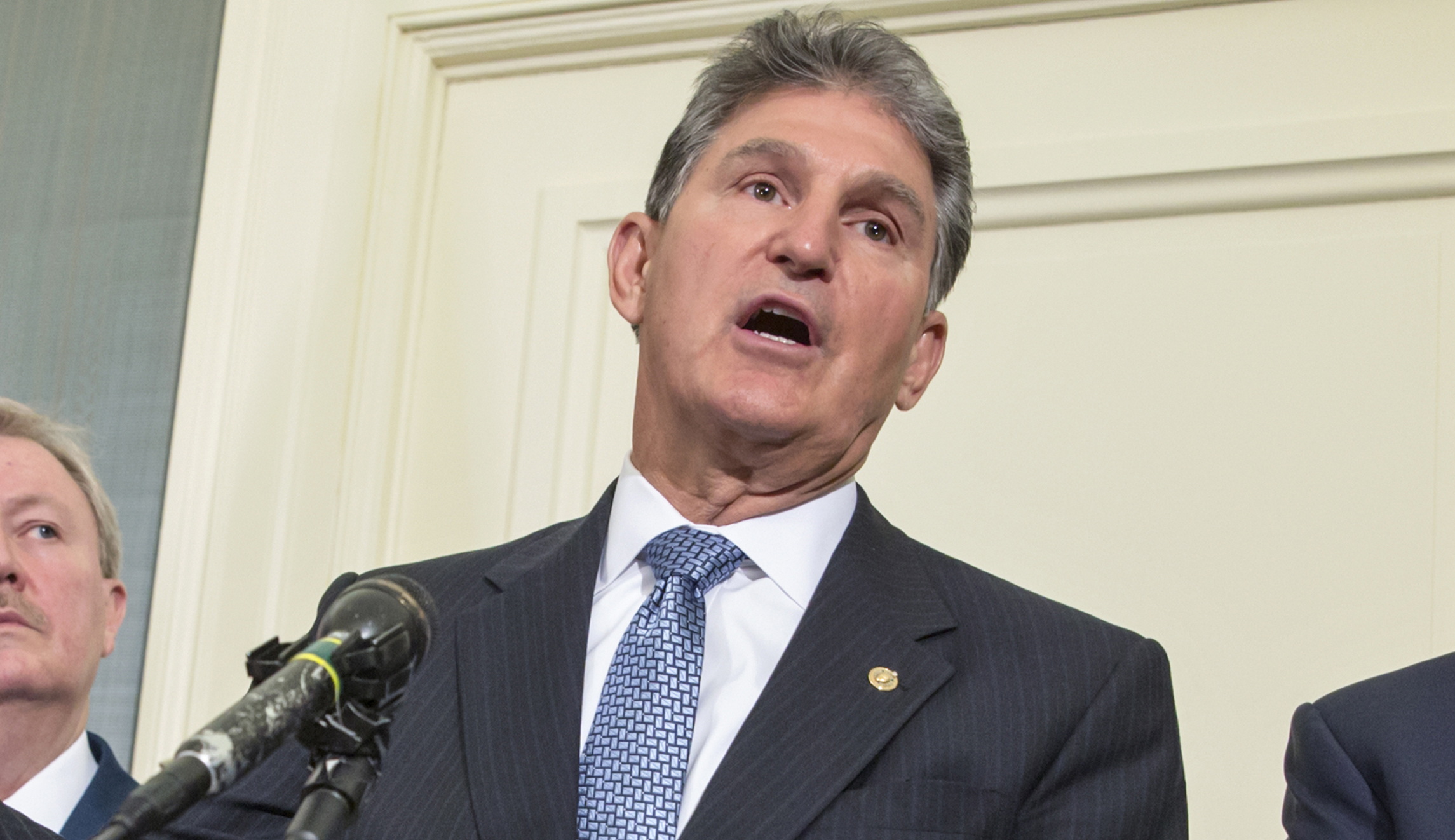 Joe Manchin backs Rick Perry’s plan to subsidize coal, nuclear plants