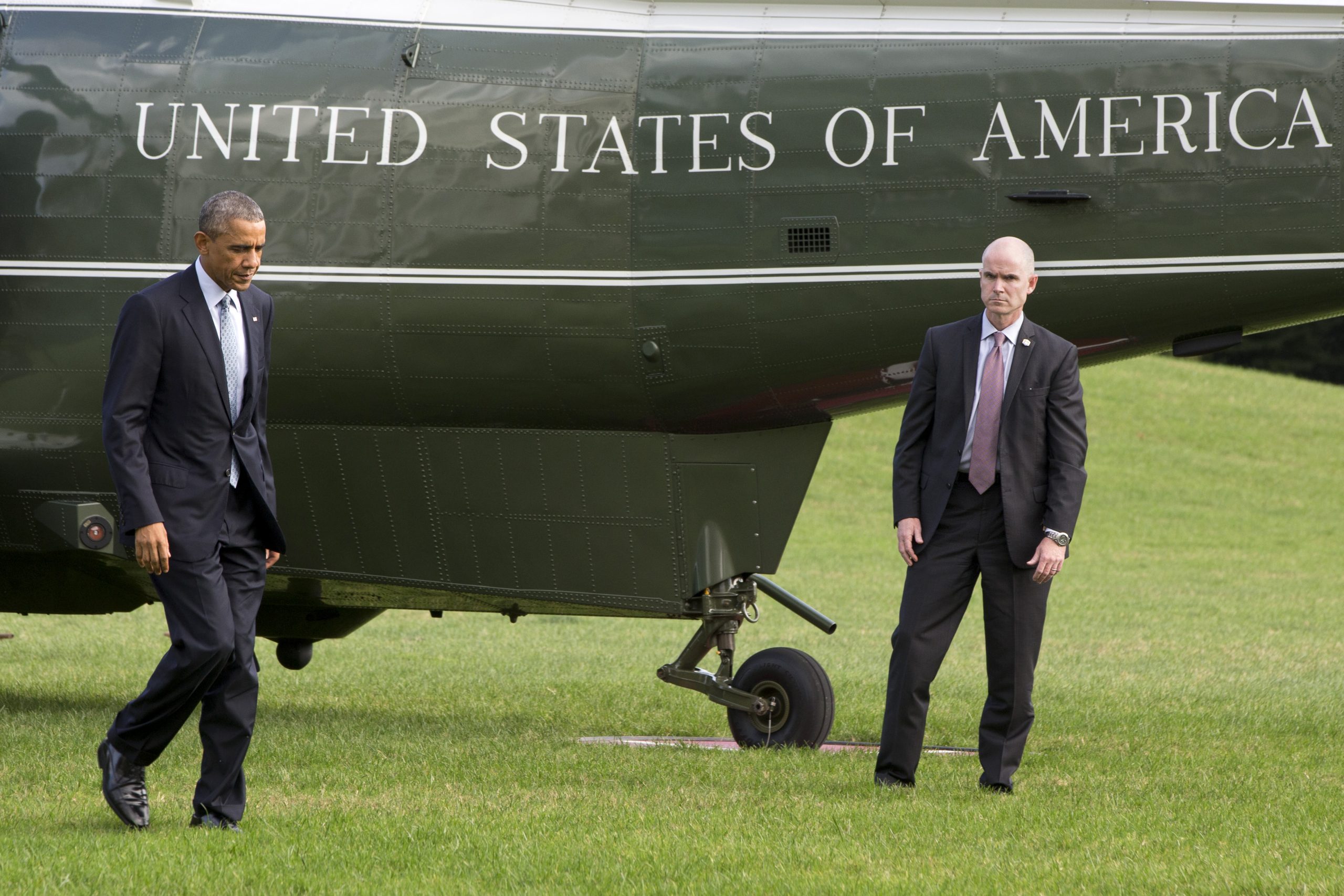 Obama cancels campaign trip to focus on Ebola