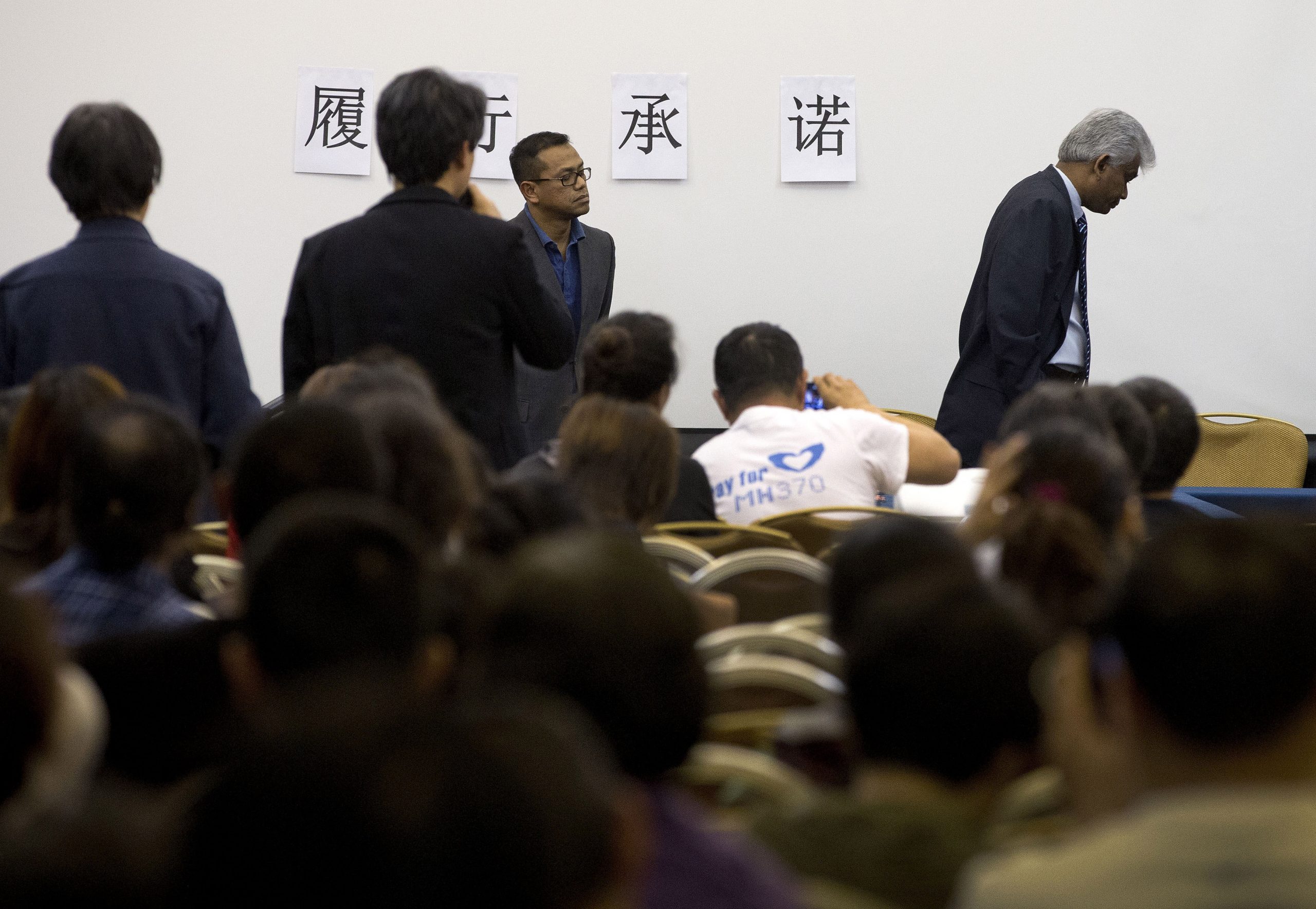 Robot sub to extend search area for missing plane