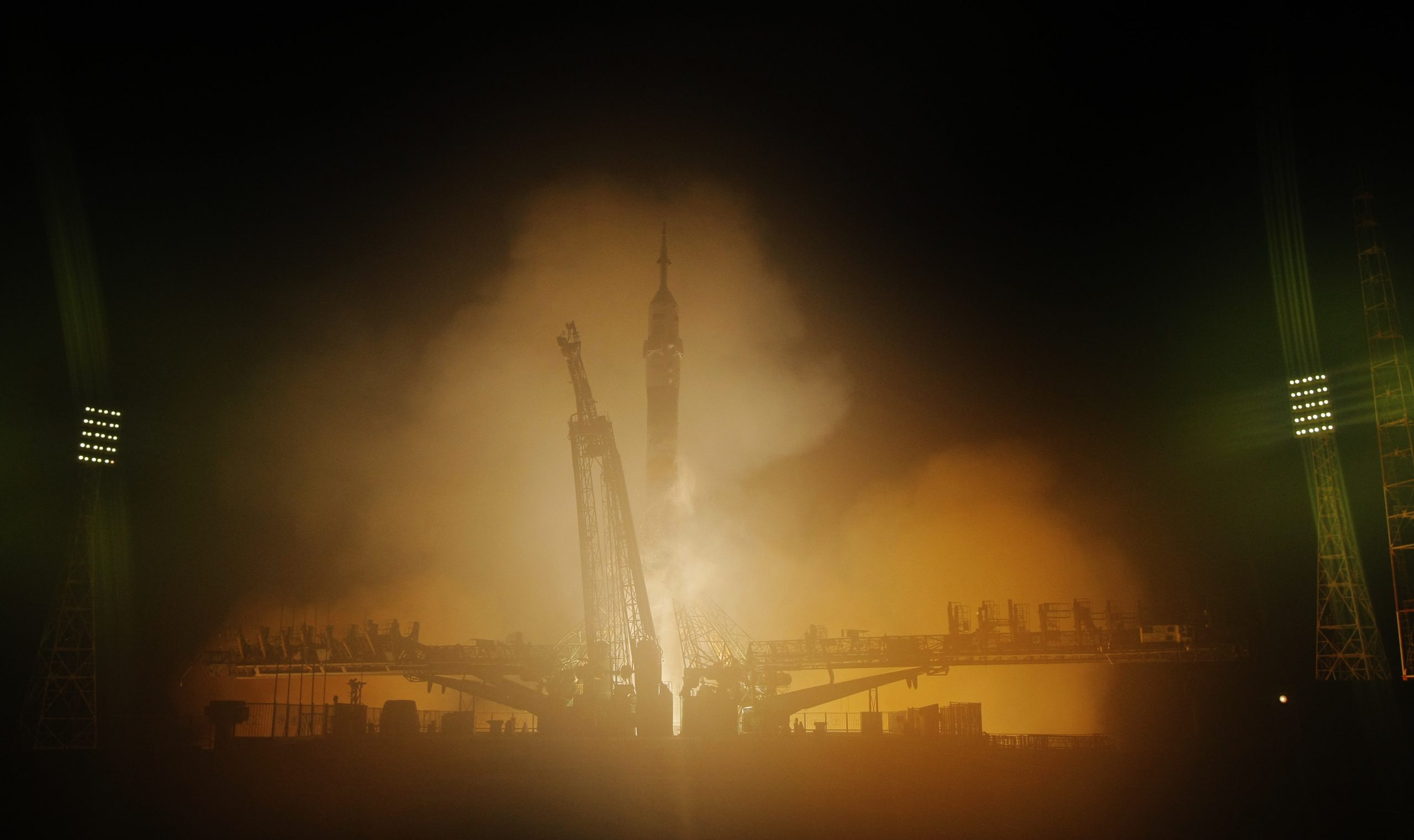 Space station arrival delayed for US-Russian crew