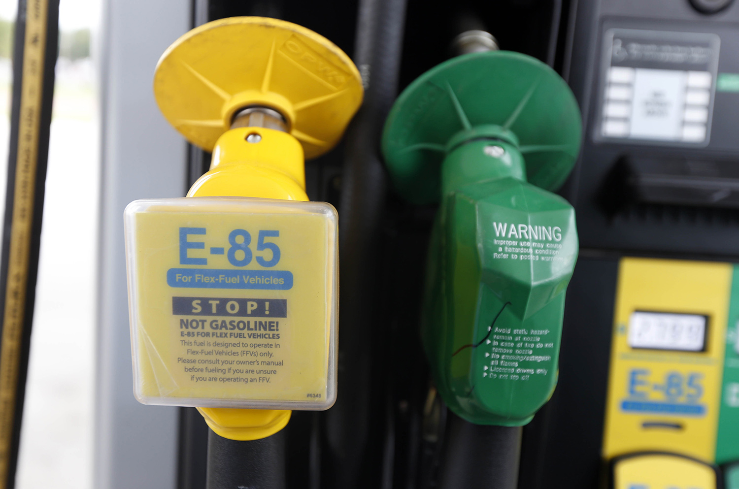Senators urge EPA to strengthen ethanol standard
