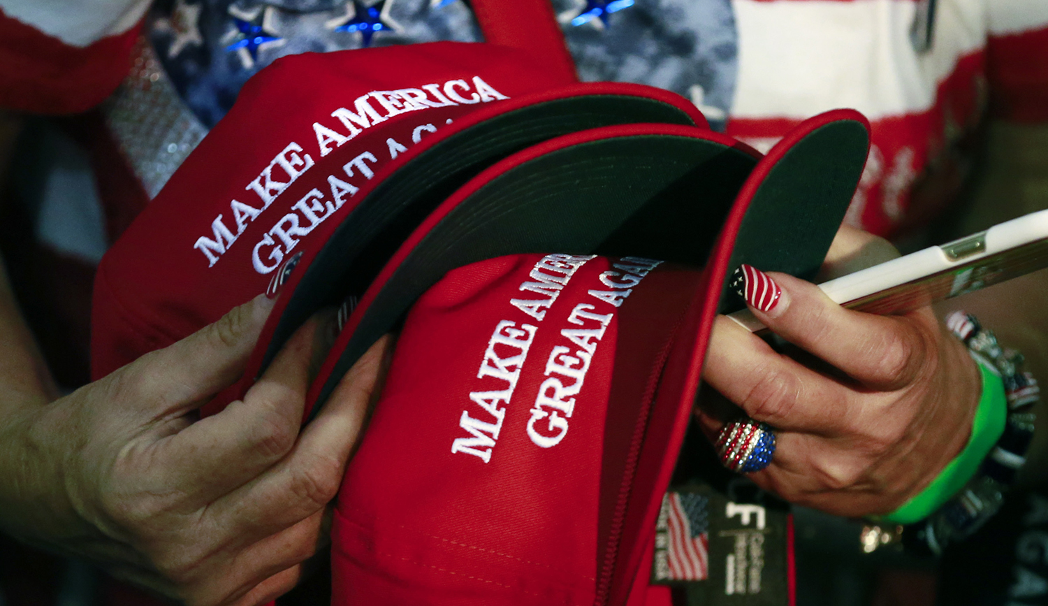 School district apologizes after teacher bans ‘Make America Great Again’ shirts