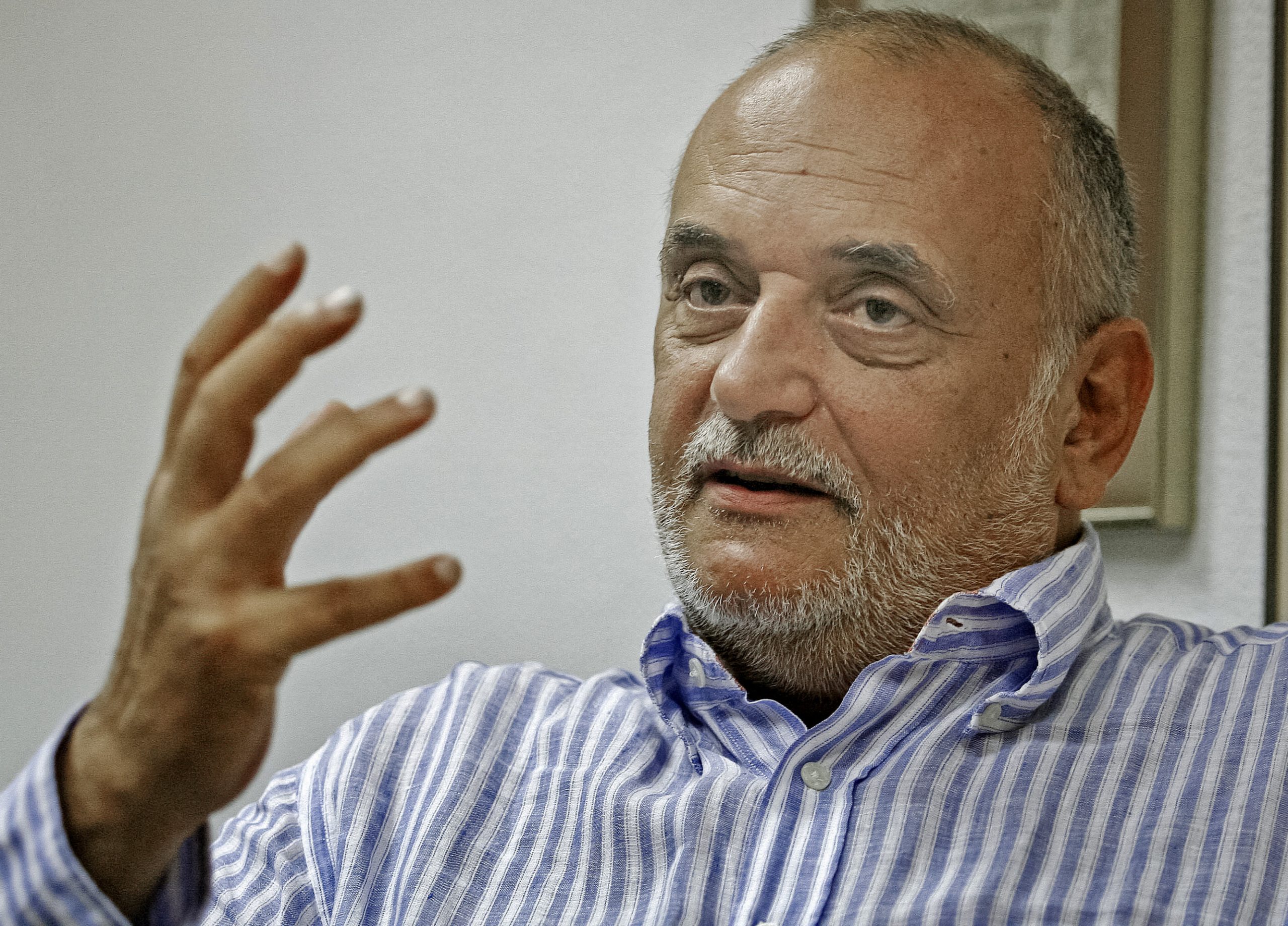 Ex-Romanian politician, oil tycoon dies at 64