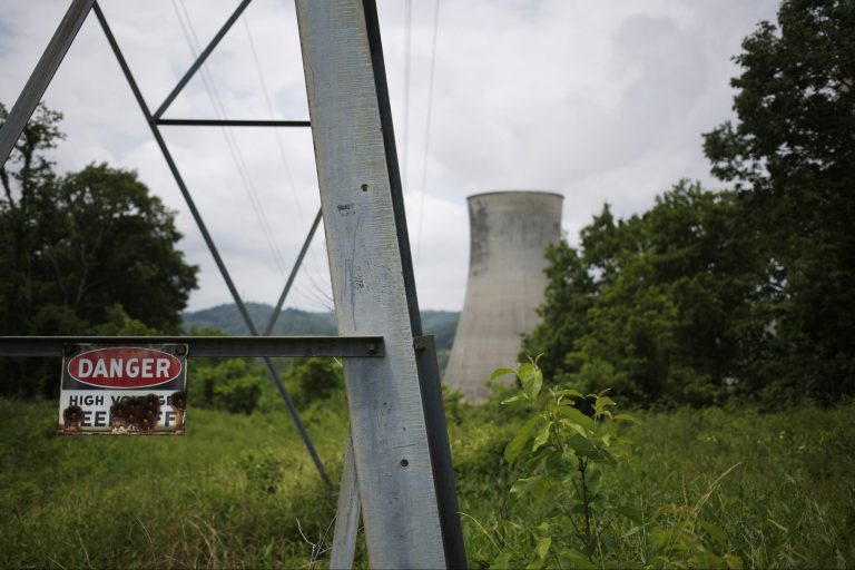 A cooling tower for the Appalachian Electric Power coal-fired Big Sandy Power Plant stands June 3, 2014 in Cattletsburg, Kentucky. (Photo by Luke Sharrett/Getty images)