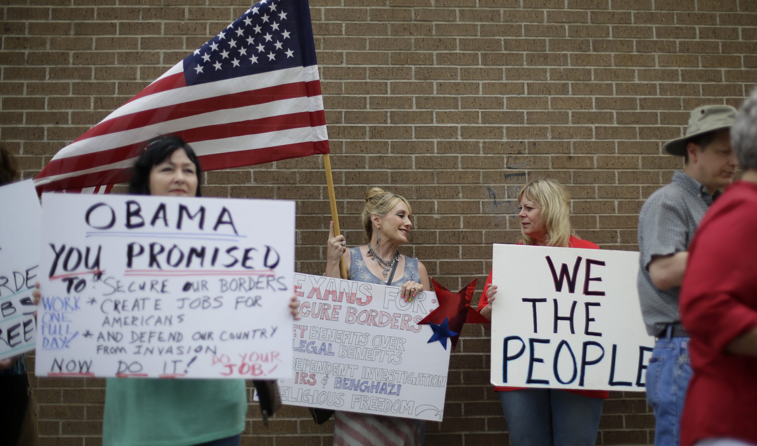 Flow of child immigrants at border slowing for now