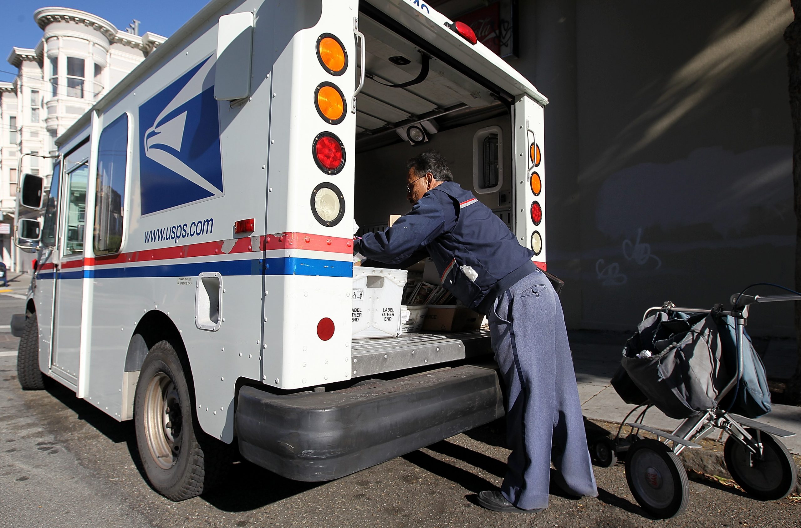 Senate Democrats want Keystone XL bill to ban postal cuts