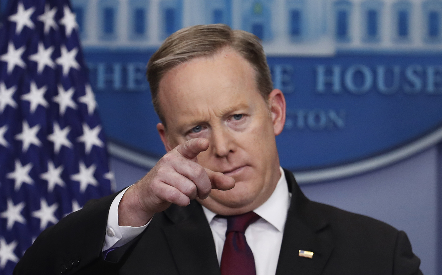 Spicer checked staffers’ phones to see if they leaked info: Report