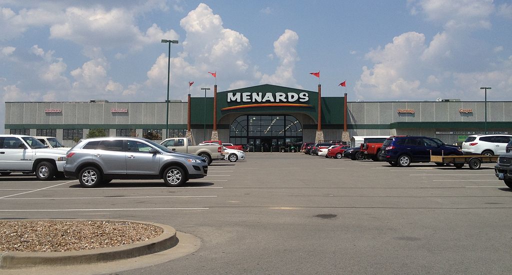 Retailer violates labor laws, labor board says