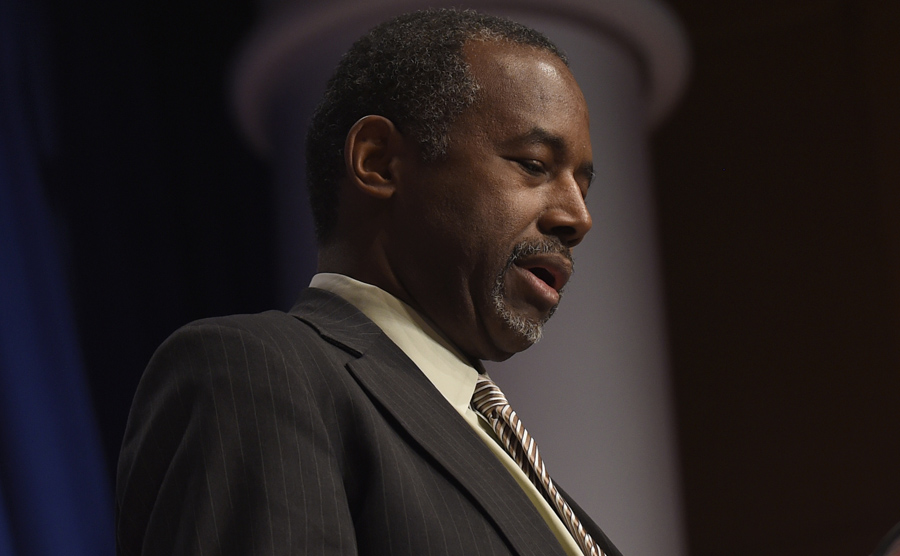 Carson temporarily suspends campaign after crash in Iowa