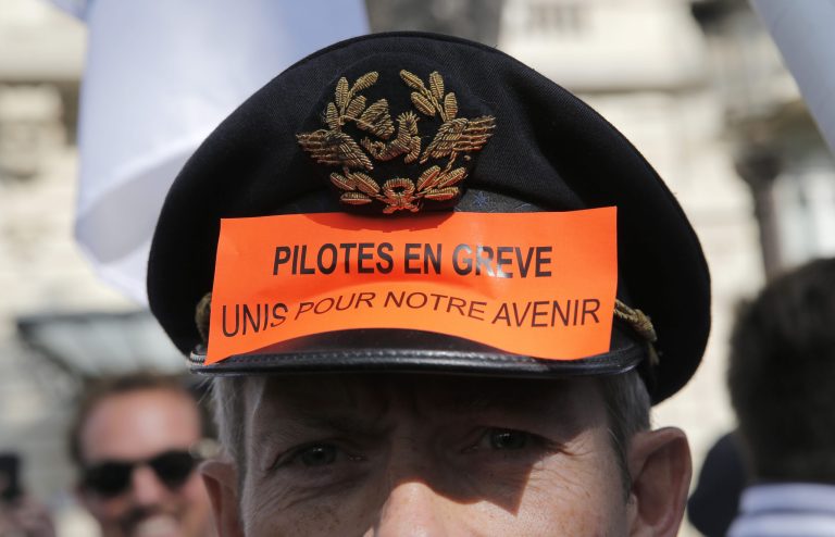 Air France sticks to low-cost plan despite strike