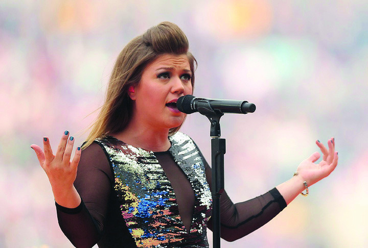 Kelly Clarkson announces engagement