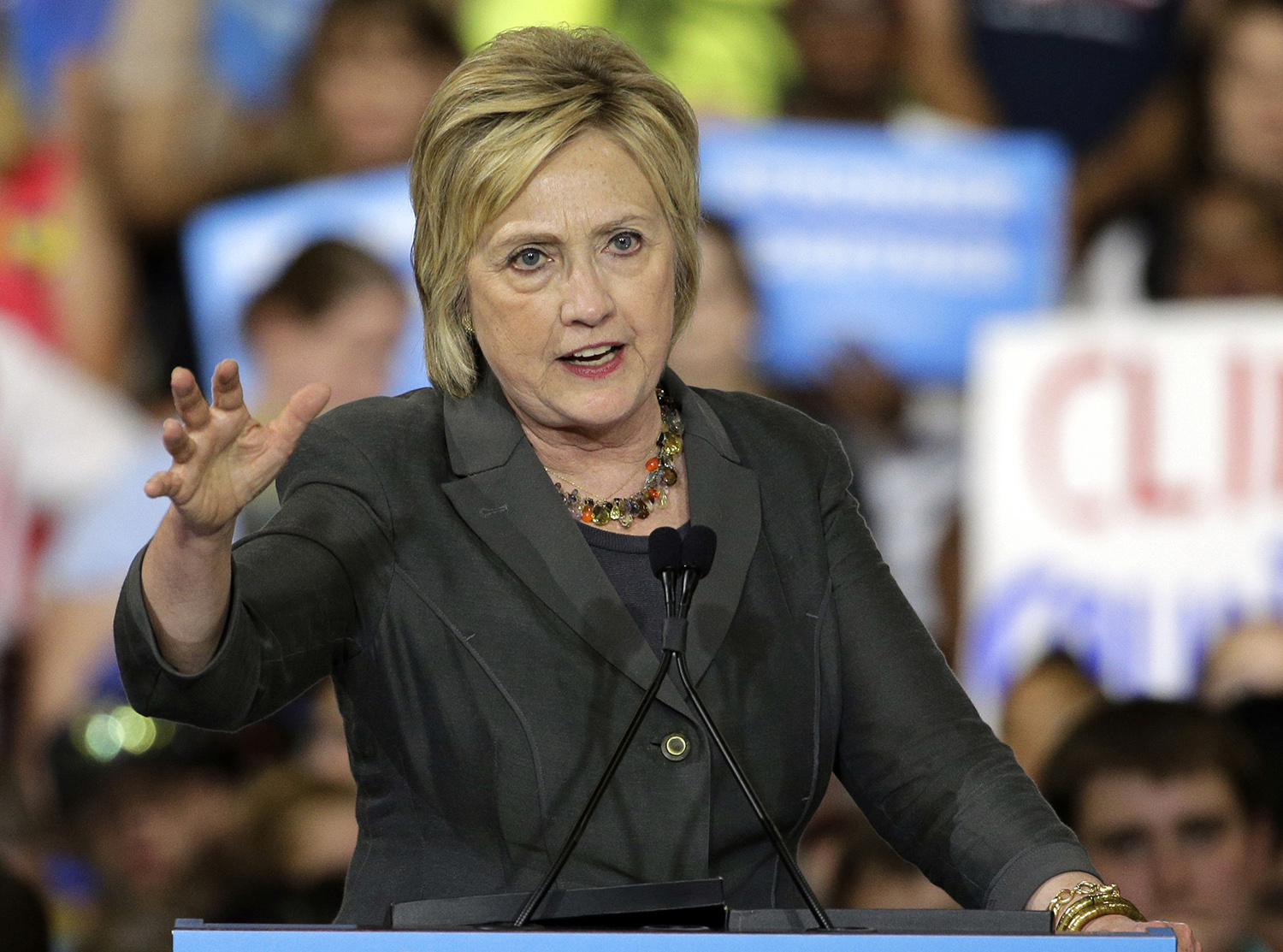 Clinton uses immigration decision to hammer Trump