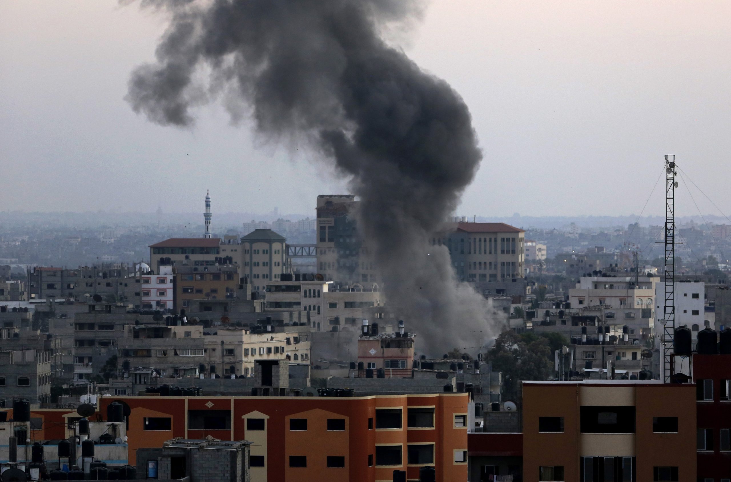 Airstrike kills wife and child of Hamas figure