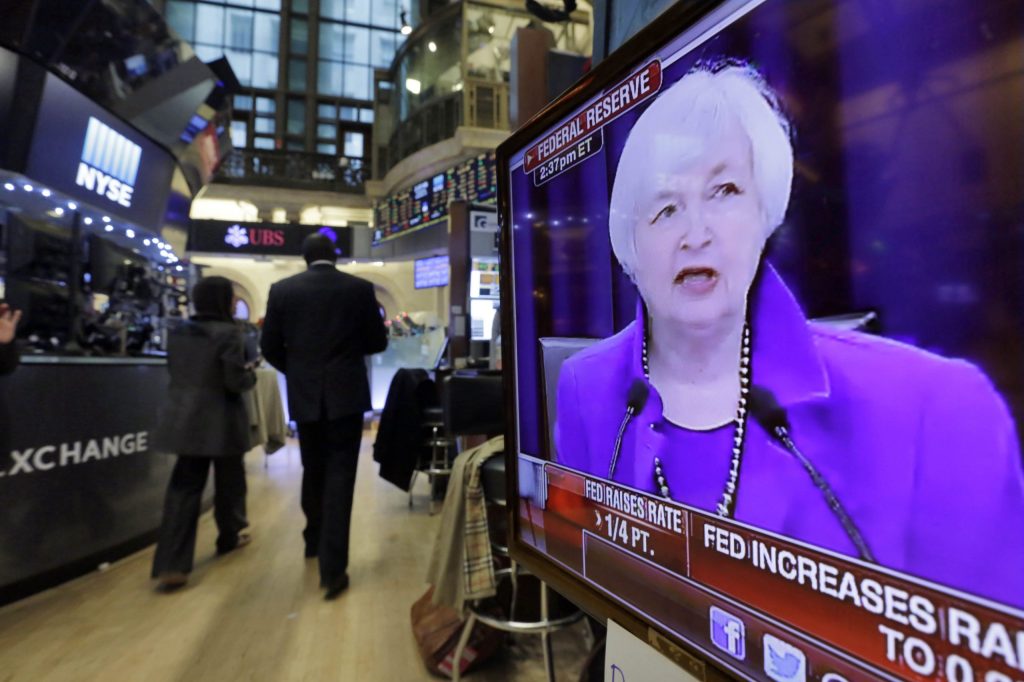 Fed faces populist risk by paying banks