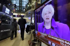 Fed faces populist risk by paying banks