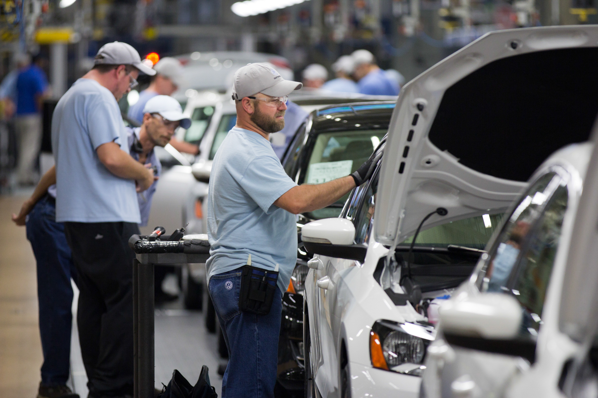 UAW renews bid to represent VW workers in Tenn.