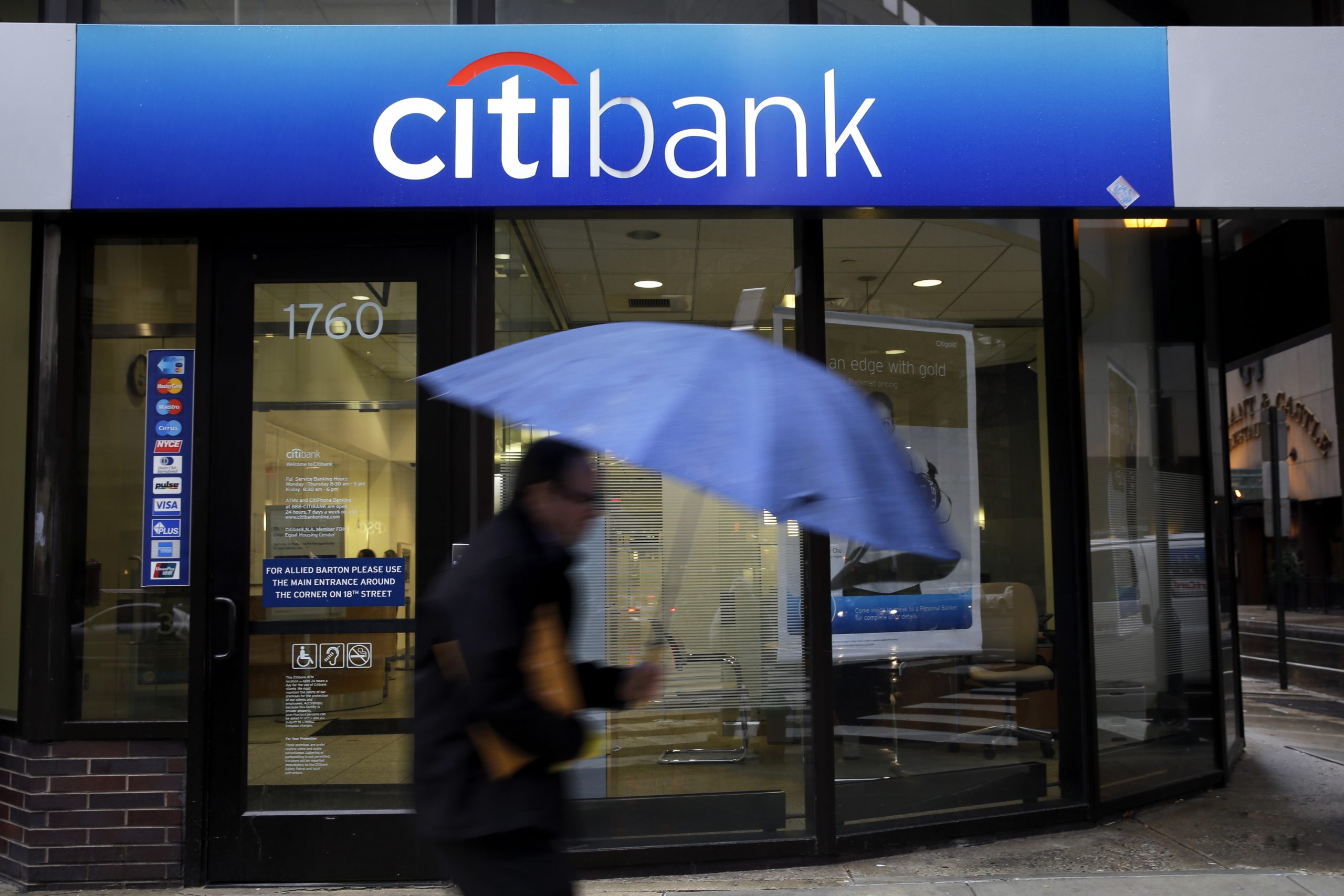 New York Fed: Megabanks are too big to fail, and engage in more risk-taking