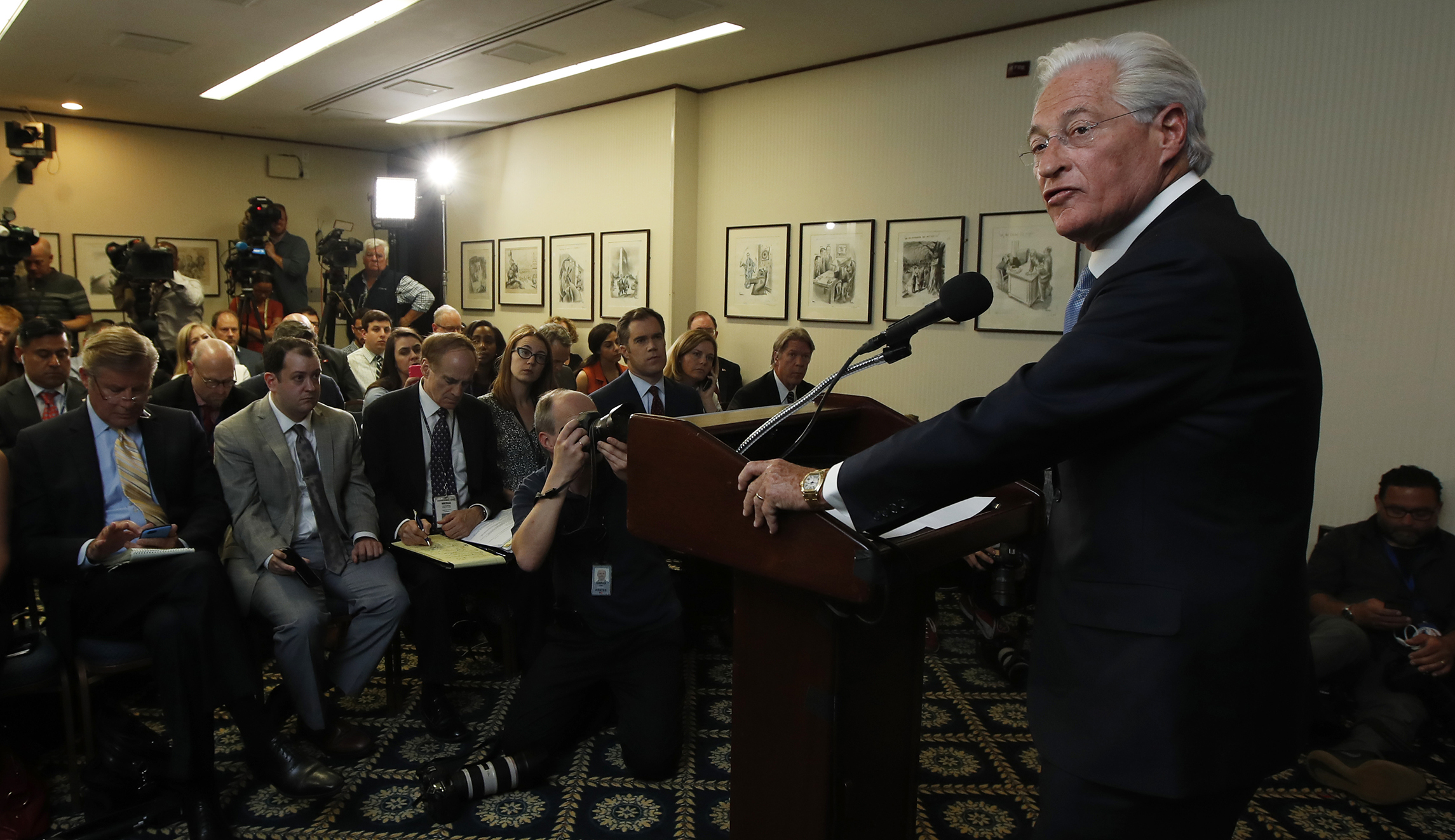 Marc Kasowitz spokesman Mark Corallo resigns