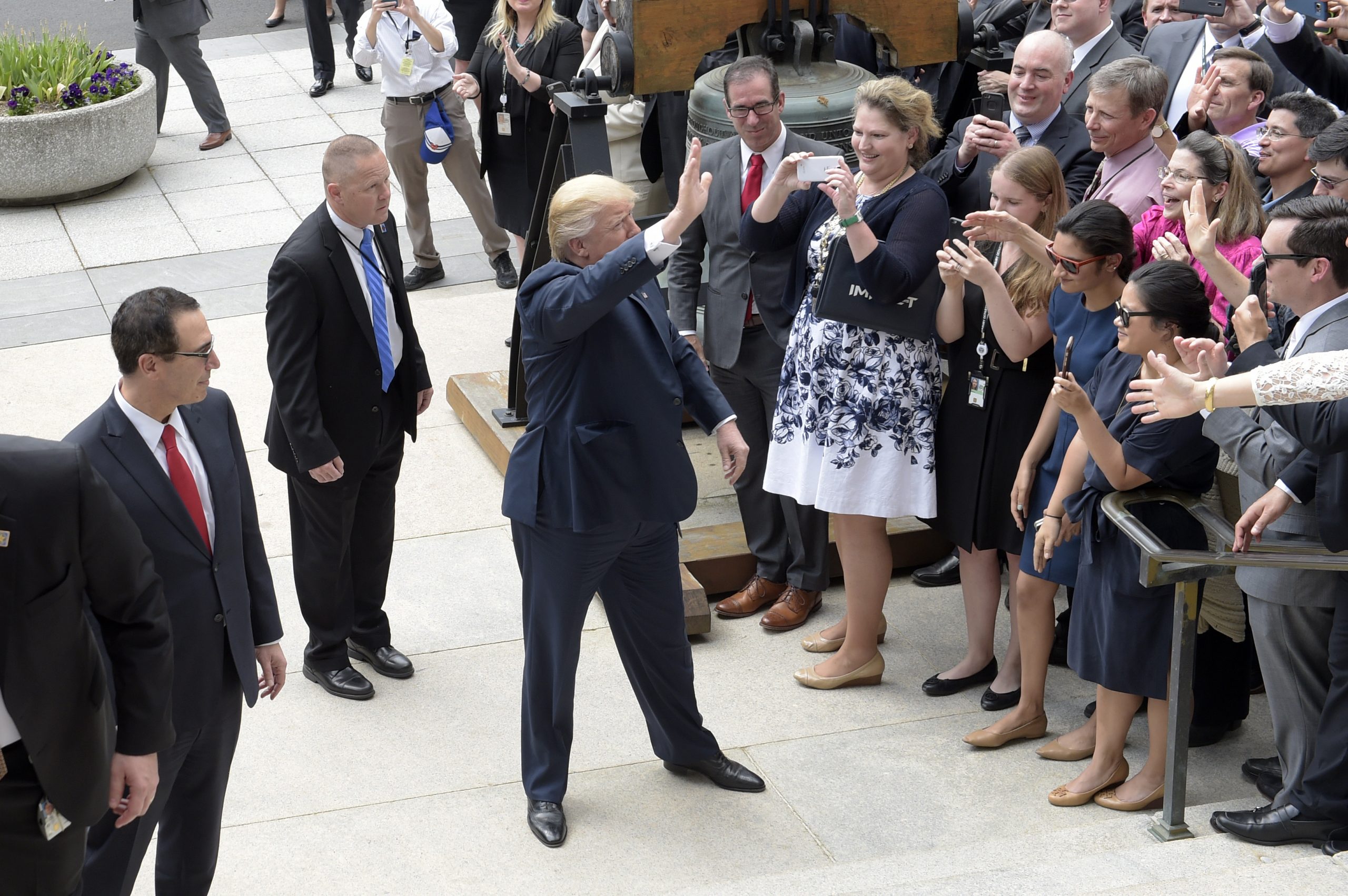 Congress joins Trump war on regs, cuts a year’s worth in one week