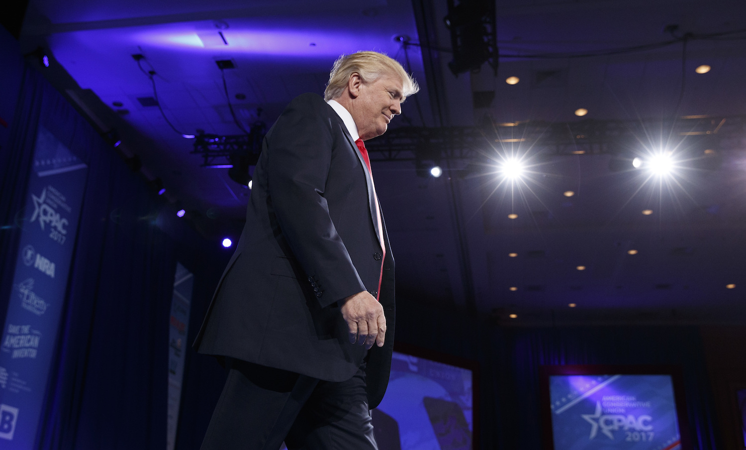 Trump halts Obama energy rule amid litigation