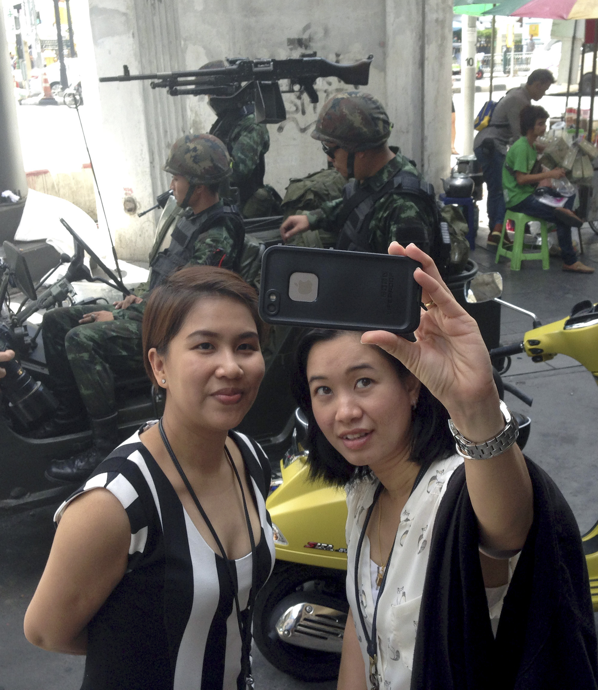 Martial law in Thailand gives rise to selfies