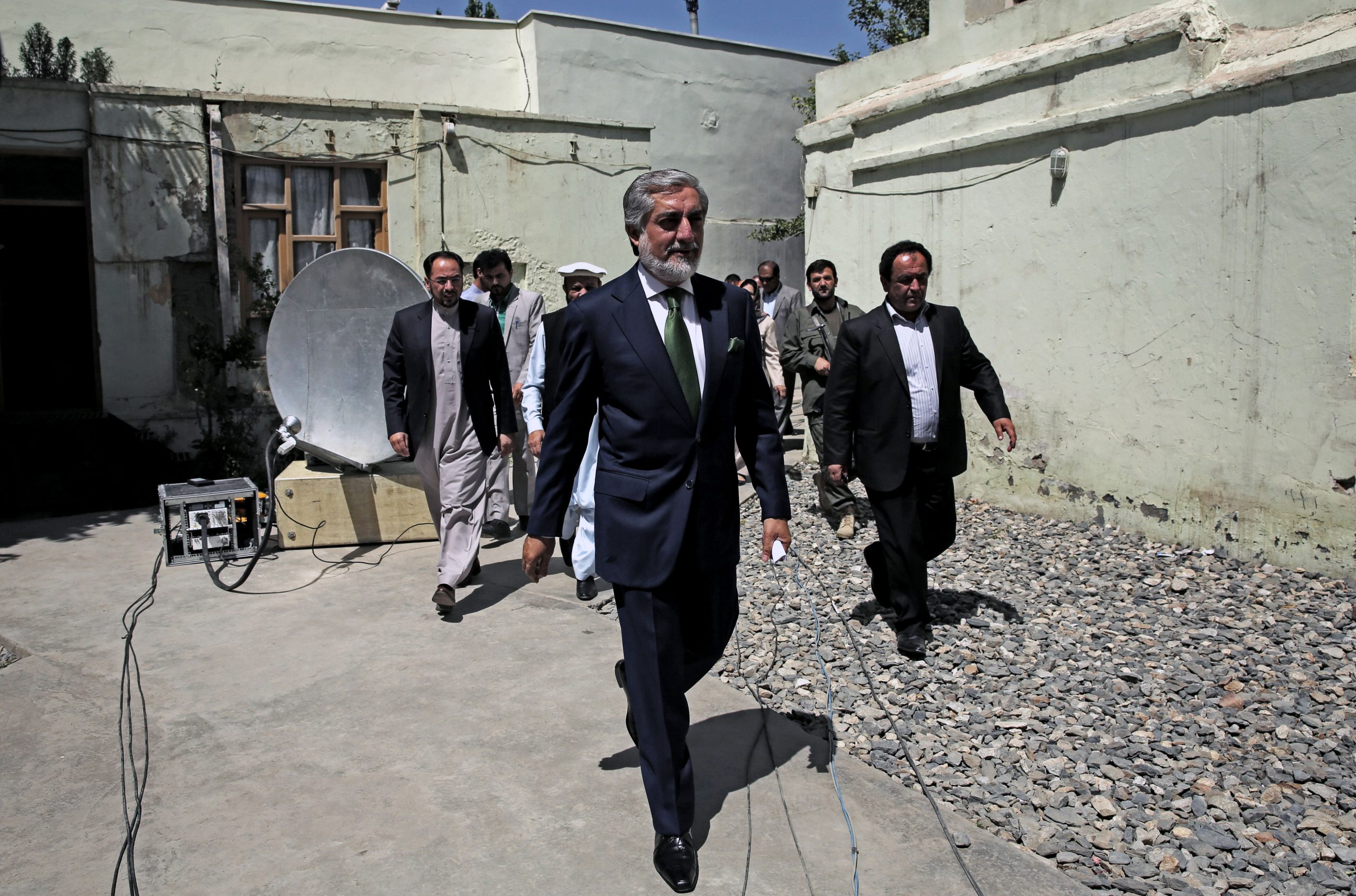 Afghan candidate seeks halt to runoff vote count