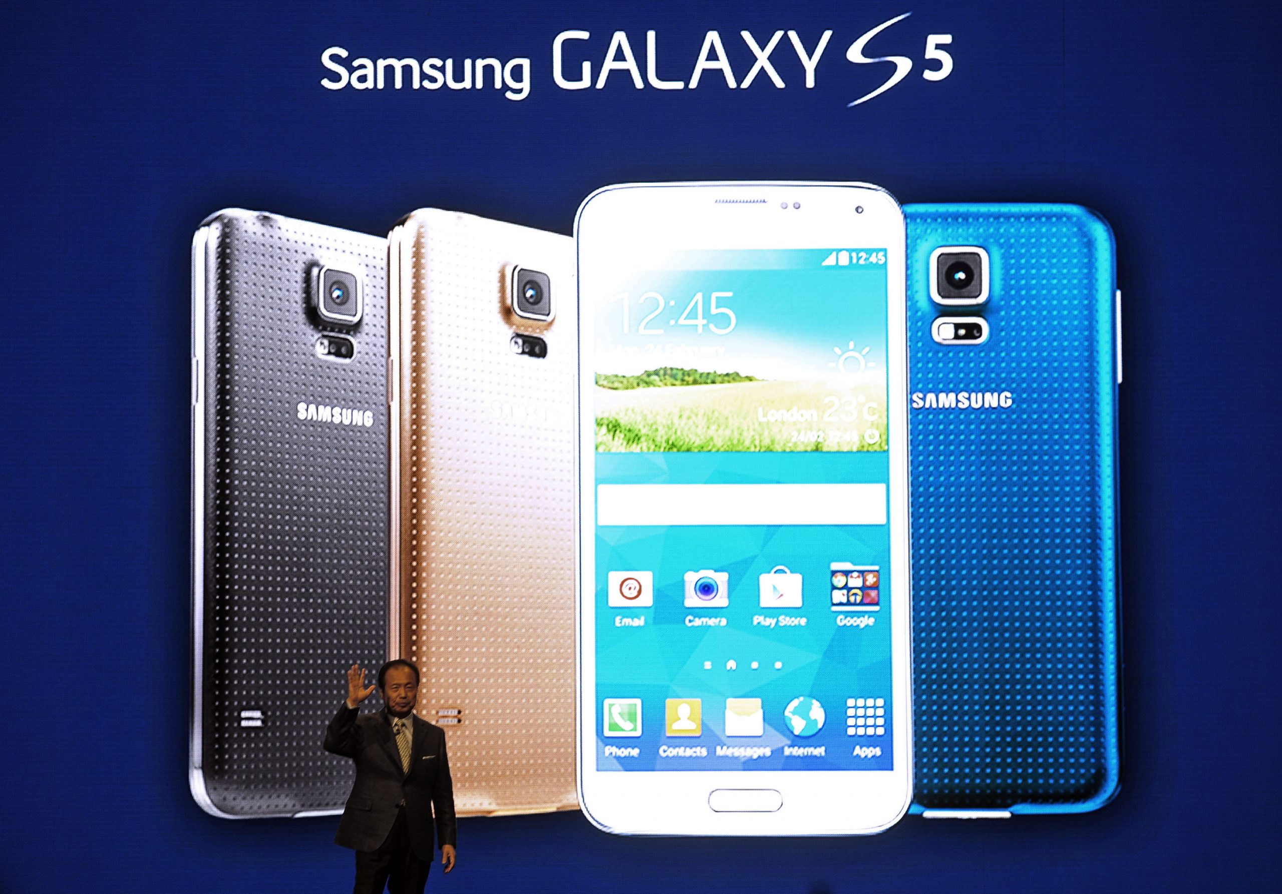 Smartphone cameras step closer to high-end power