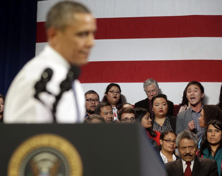 Advocates press Obama for fewer deportations
