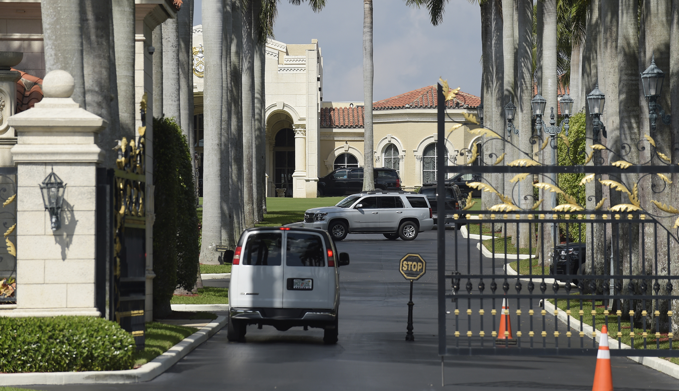 Trump goes golfing with Lindsey Graham