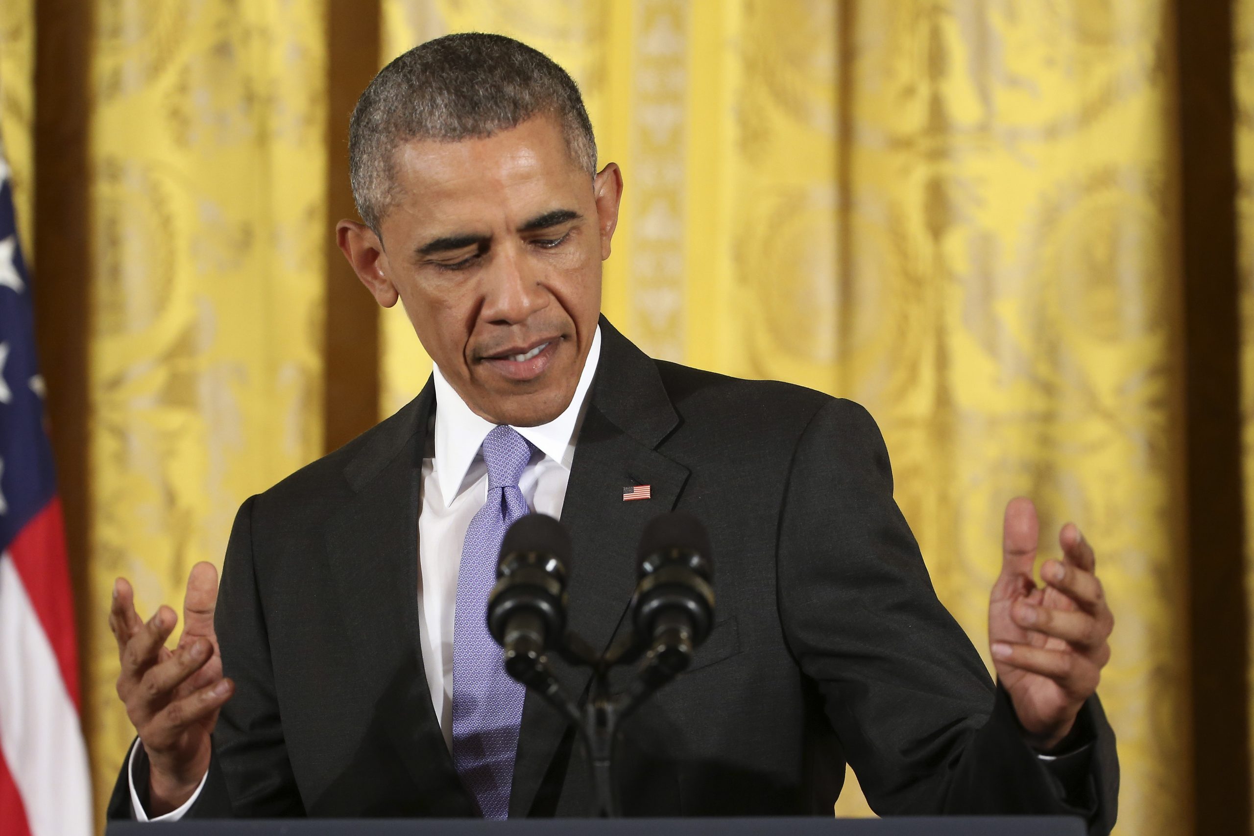 Obama gives in to rail union in labor dispute