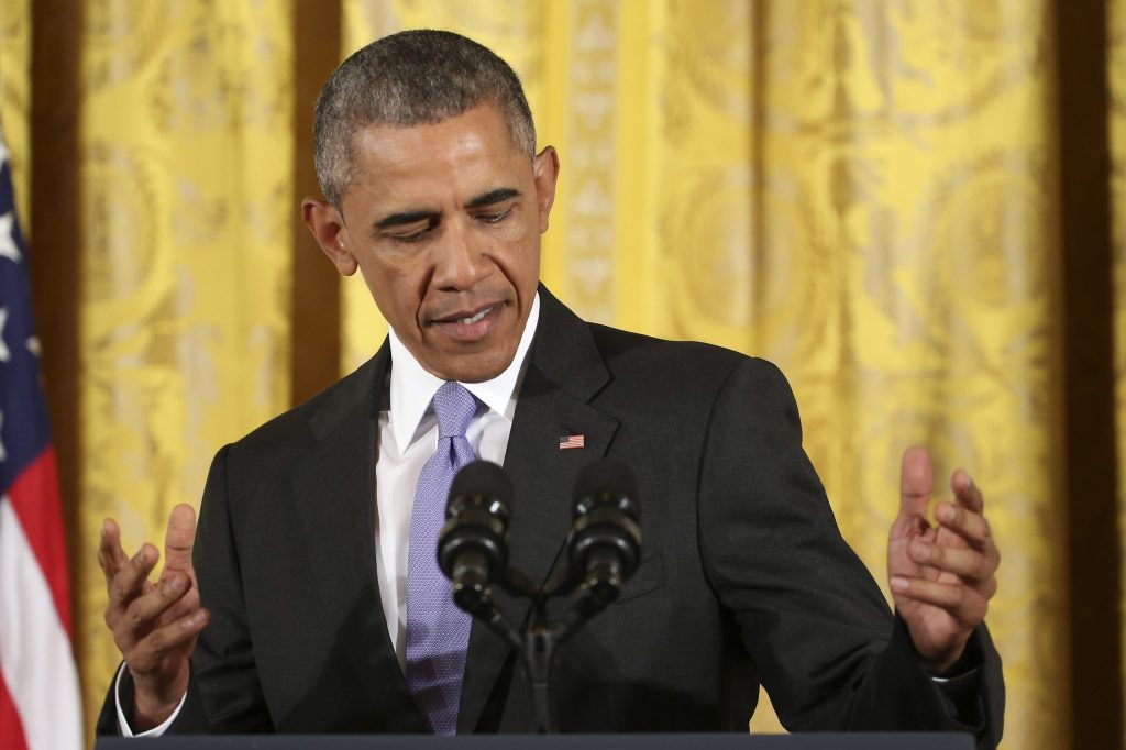 Obama gives in to rail union in labor dispute