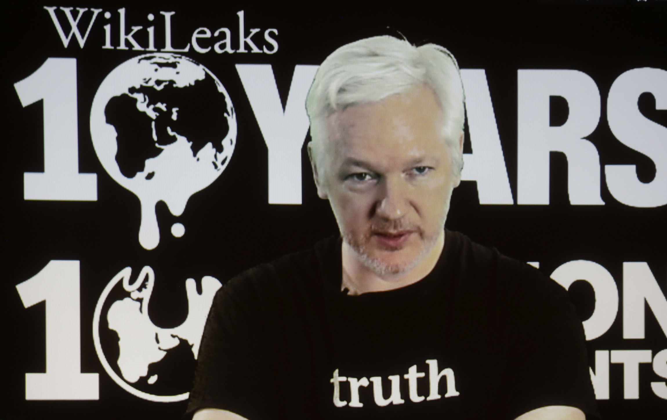WikiLeaks disavows verified account after doxxing tweet