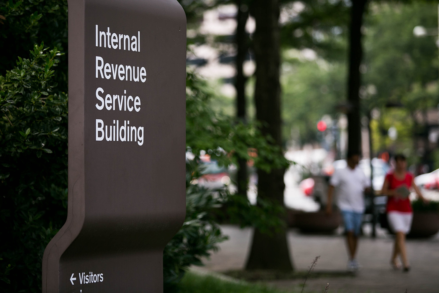 Senator: IRS ‘unable or unwilling’ to implement cybersecurity law