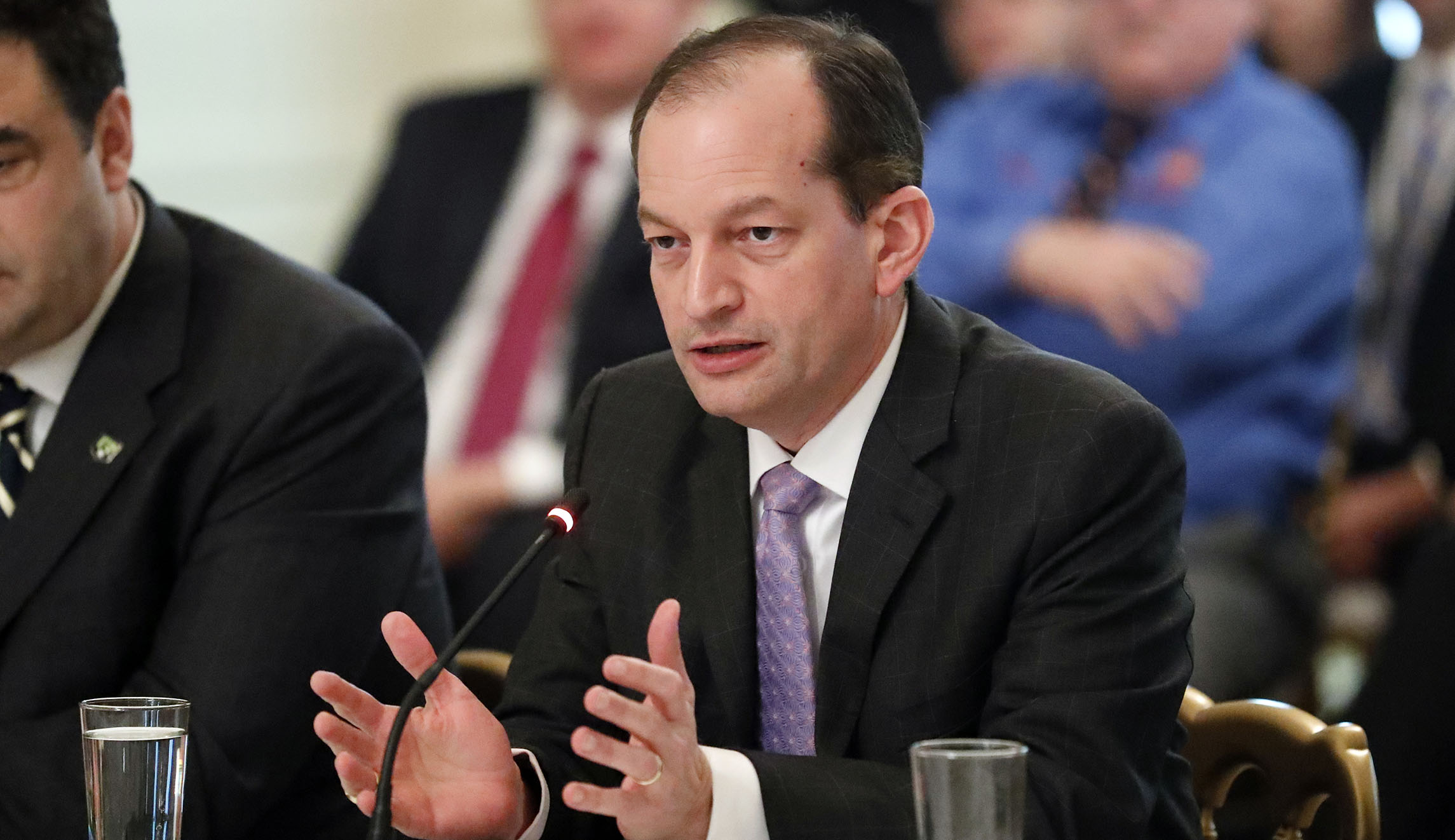 White House mulls rewrite of overtime rule