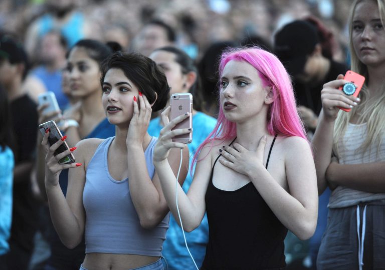 iPhone mania in the crowd during the Andrew McMahon of the Wilderness concert at Bayfront Park Amphitheater on Tuesday, June 14, 2016, in Miami. 