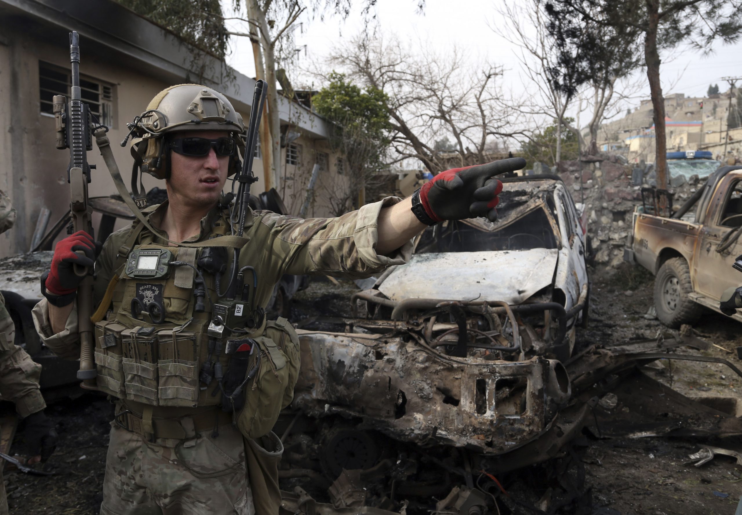 Suicide attackers hit Afghan police compound