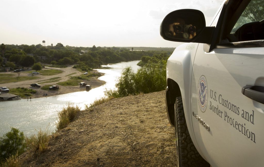 Survey: Hispanics divided on border crisis