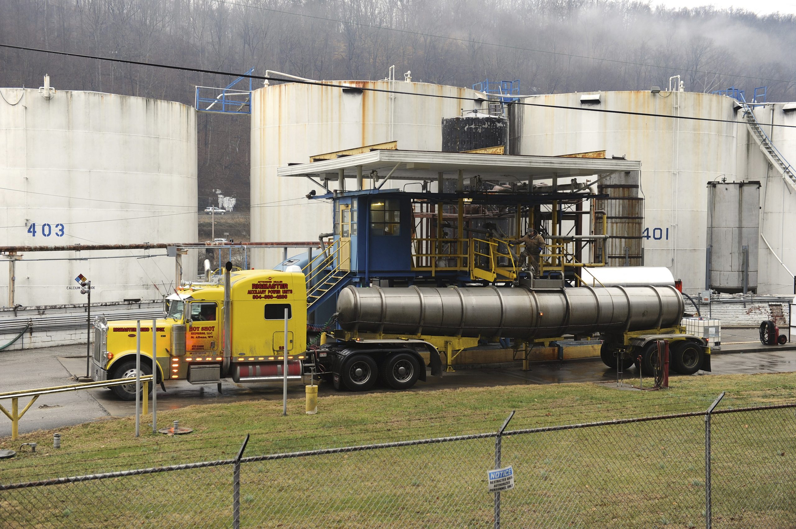 Obama sends disaster aid after West Virginia chemical spill