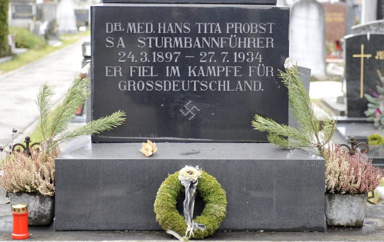Swastika on Austrian tombstone defies official ban