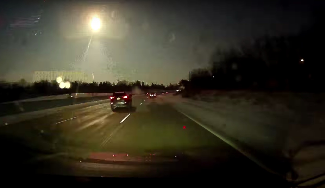 Likely meteor sighted in Detroit, illuminating sky and shaking houses