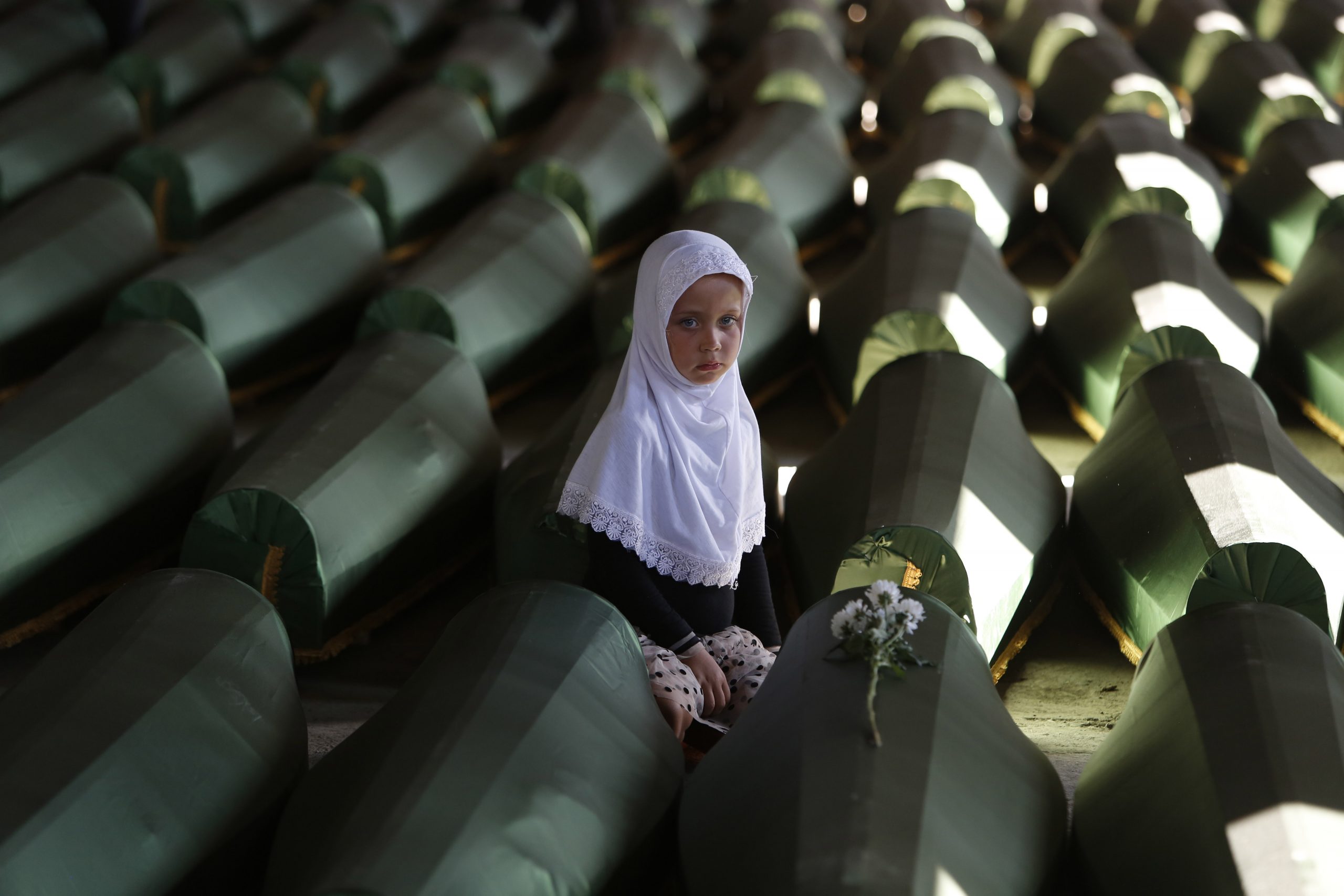 Bosnians pay respect to 175 Srebrenica victims