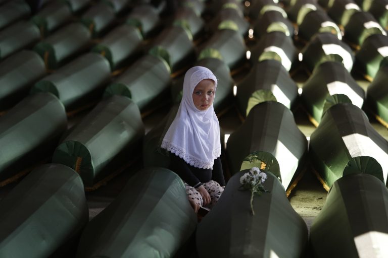 Bosnians pay respect to 175 Srebrenica victims