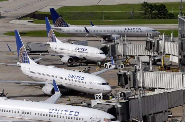 Man dragged off United Airlines flight lands company in hot water