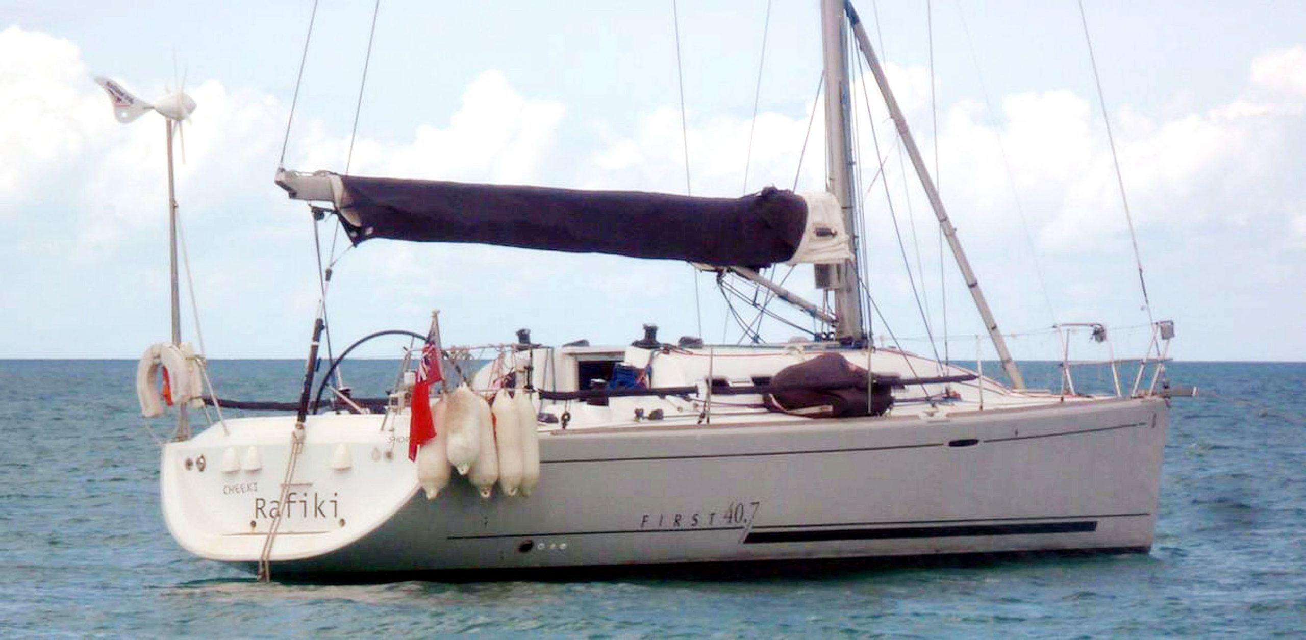 US Coast Guard resumes yacht crew search
