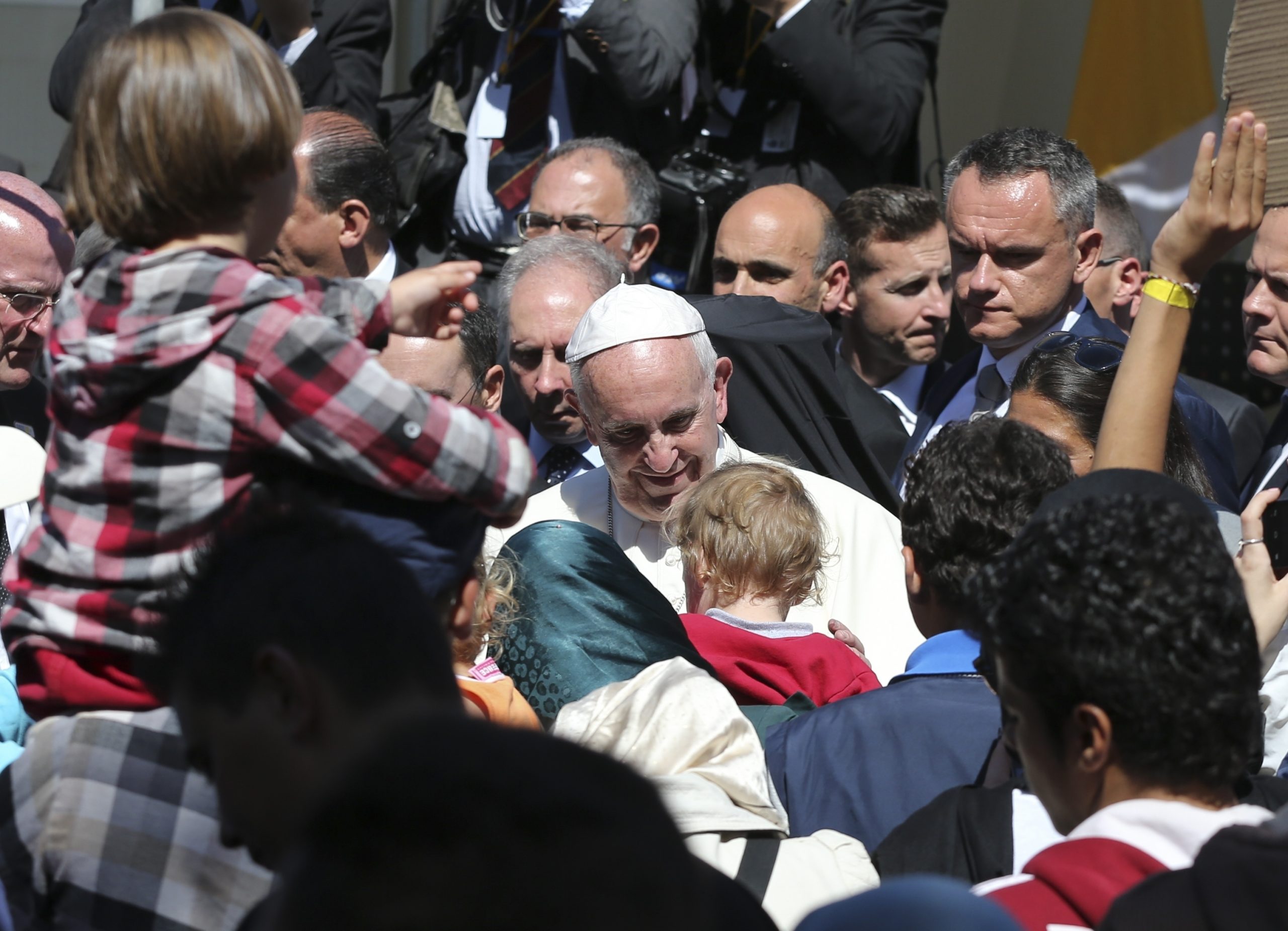 Catholic law school close to Pope Francis to fight sanctuaries, Trump