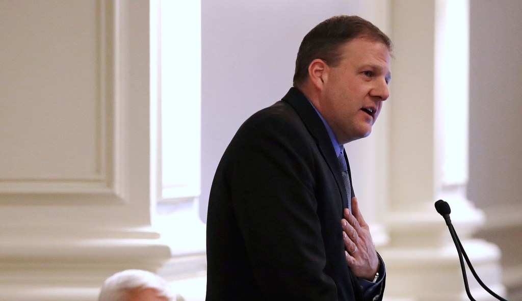 New Hampshire governor says Trump will easily win his state in 2020