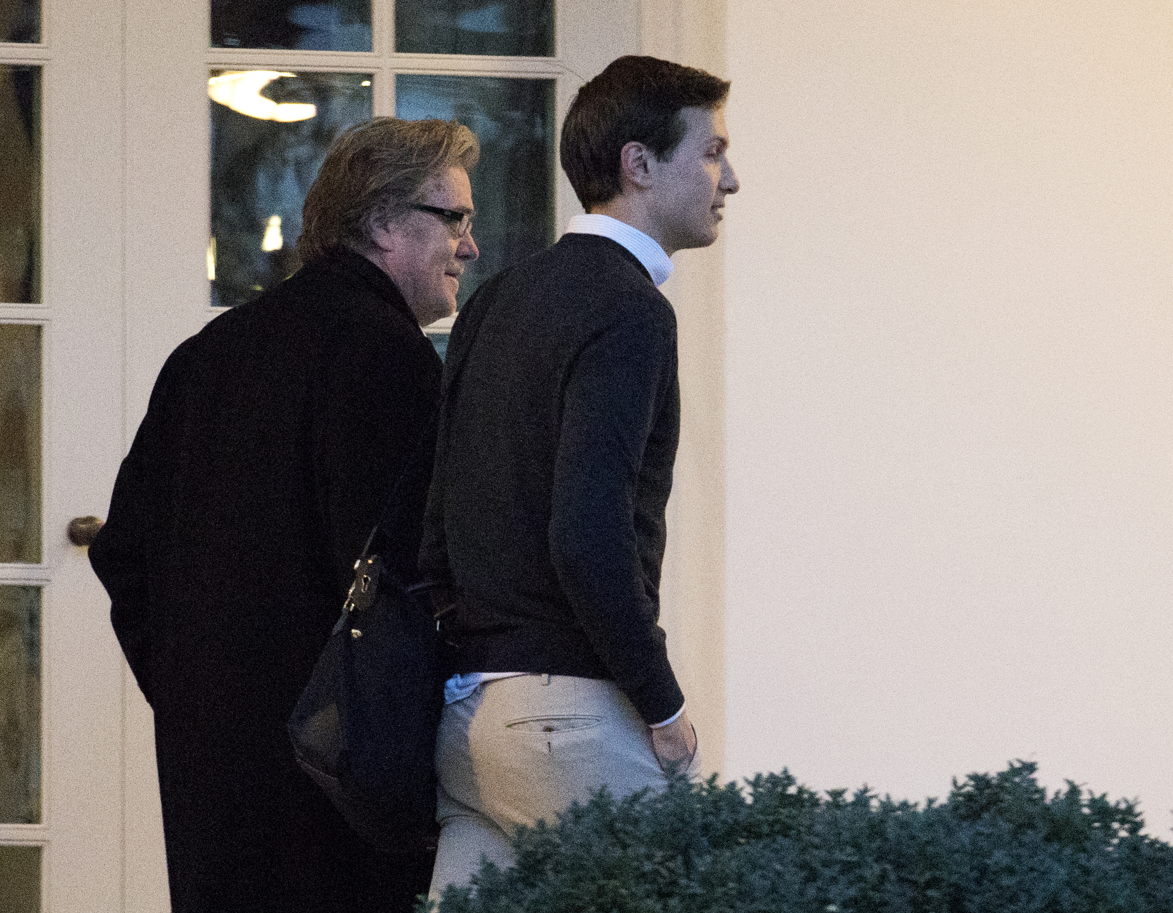 Trump sat feuders Bannon, Kushner down in Florida: Report