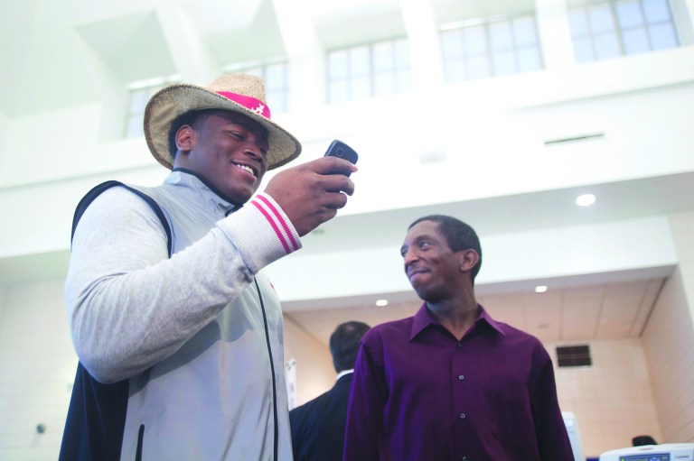 Albert Cesare/Opelika-Auburn News via AP
Reuben Foster, the top-ranked linebacker according to Rivals.com, joined the No. 1 recruiting class of defending champion Alabama.